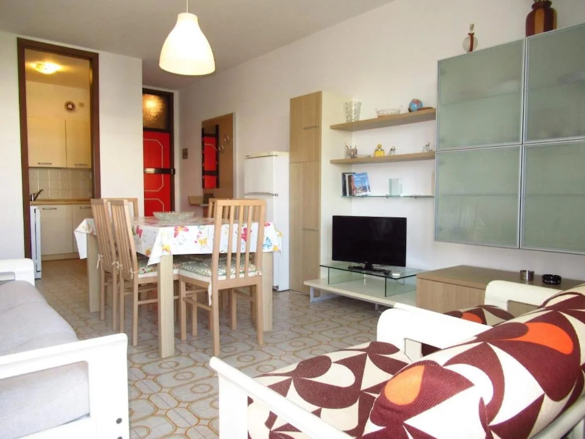 Cozy Flat In A Residence With Shared Pool Porto Santa Margherita di Caorle Italië